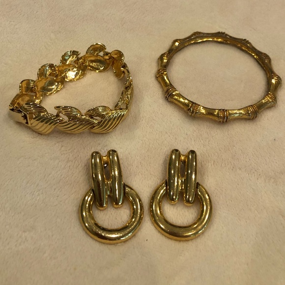 Jewelry - Gold vintage jewelry lot